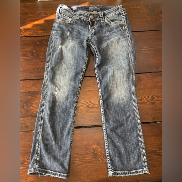 SILVER JEANS TWISTED CAPRI DISTRESSED WOMEN'S SIZE 26 See Pics For Measurements - Picture 14 of 14